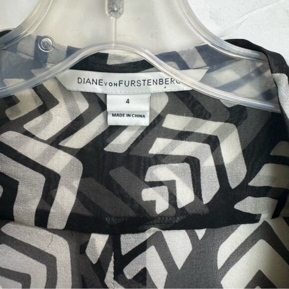 DVF Silk Floral Blouse Pleated Lightweight Button Up Pin Tuck Flowy Fairy Top 4 - Picture 7 of 16